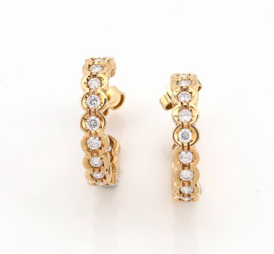 Paar 14 kt Gold Brillant-Ohrcreolen, GG 585/000, bes. mit 30 Brillanten zus. ca. 1.20 ct Weiß/si, ca. 4.7 g, D. ca. 2 cm