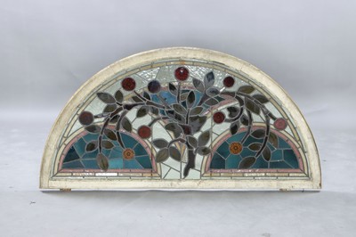 Bleiglasfenster, wohl Belgien, um 1900, farbiges Glas mit Blei-Stegen, Holzrahmen, Blütenzweigdekor, bogenförmig als Kämpferfenster verwandt, ...