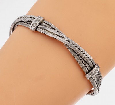 18 kt Gold Brillant-Armband, WG 750/000, Flechtoptik, bes. mit 12 Brillanten zus. ca. 0.65 ct Weiß/si-p 1, L. ca. 18.5 cm, ca. 30 g,Steckschloss ...
