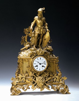 Pendule, Frankreich um 1860/70, Bronzegehäuse, heroischer Dekor, in sehr fein gearbeiteter Ausführung, Wappenschild, Eichenlaub und bekrönender ...