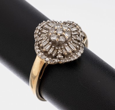 14 kt Gold Diamant-Ring, GG/WG 585/000, 7 Brillanten, 40 8/8-Diamanten und 20 Diamant-Trapeze zus. ca. 0.54 ct Weiß/p1, ca. 3.4 g, RW 56, passend ...