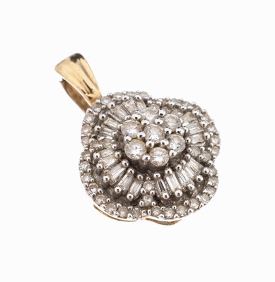 14 kt Gold Diamant-Anhänger, GG/WG 585/000, 7 Brillanten, 40 8/8-Diamanten und 20 Diamanttrapeze zus. ca. 0.54 ct Weiß/p1, ca. 1.9 g, D. ca. 12.8 ...