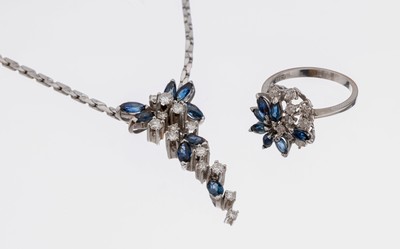 14 kt Gold Saphir-Brillant-Schmuckset, WG 585/000, best. aus: Collier; bes. mit 8 facett. Saphirnavettes zus. ca. 1.20 ct, 13 Brillanten zus. ca. ...