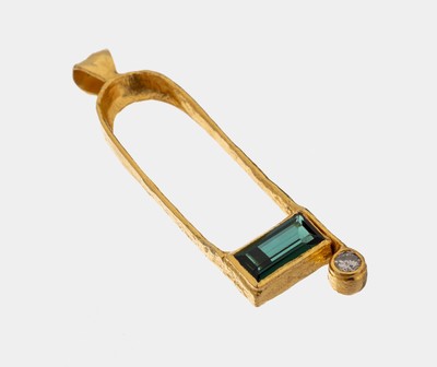 18 kt Gold Turmalin-Brillant-Anhänger, GG 750/000, außergewöhnliche Gestaltung, Verdelith im Treppenschliff ca. 2.0 ct, 1 Brillant ca. 0.15 ct ...