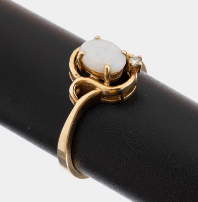 14 kt Gold Opal-Diamant-Ring, GG 585/000, ovaler Opalcabochon, 1 kl. Diamant, RW 55, ca.2.8 g