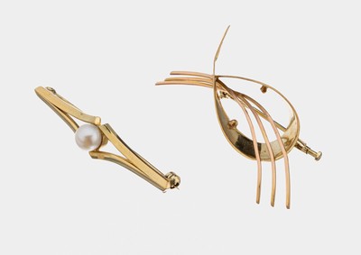 Konvolut 2 14 kt Gold Broschen, GG 585/000,versch. Designs, 1 x mit Akoyazuchtperle, D. ca. 5.9 mm, ca. 9.5 g