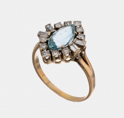 14 kt Gold Aquamarin-Diamant-Ring, GG/WG 585/000, facett. Aquamarinnavette ca. 1.60 ct,umgeben von 10 Brillanten und 4 Diamantbaguettes zus. ca. ...
