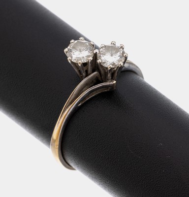 18 kt Gold Brillant-Ring, GG/WG 750/000, 2 Brillanten zus. ca. 0.50 ct Weiß/si, RW 54, ca. 2.4 g