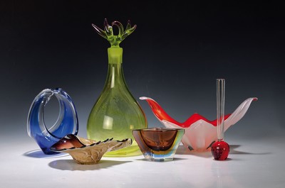 Konvolut 6 Teile Zierglas, Murano und Frankreich, 2.Hälfte 20.Jh., Farbloses Glas, unterschiedlich farbig überfangen, z.T. Sommerso, blattförmige ...