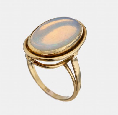 14 kt Gold Opal-Ring, GG 585/000, schlichteGestaltung, ovaler Opal-Cabochon ca. 3 ct, etwas trockenrissig, RW 58, ca. 6.1 g