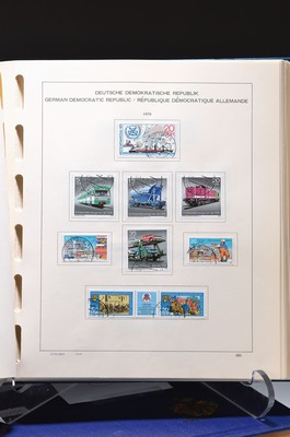 Briefmarkensammlung DDR 1949-1990, gestempelt , 2 Vordruckalben, alle 4 KM-Blöcke gestempelt, Chinesen gestempelt, Bl. 7 postfrisch, alle weiteren ...