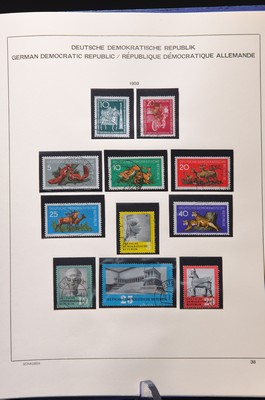 Briefmarkensammlung DDR, gestempelt bis 1959, postfrisch 1960-1990, in vier Alben, Block 7 mit Falz, Karl Marx-Blöcke postfrisch 8A,8B,9A,9B; Block ...