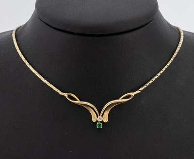 14 kt Gold Smaragd-Diamant-Collier, GG 585/000, besetzt mit kl. rundfacett. Smaragd und Diamant, L. ca. 48 cm, Kastenschloss mit Sicherheitsacht, ...