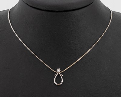 8 kt Gold Brillant-Anhänger, WG 333/000, 1 Brillant ca. 0.10 ct Weiß/p, an Kette WG 585/000, L. ca. 43.5 cm, Federringschließe, ca. 3.9 g