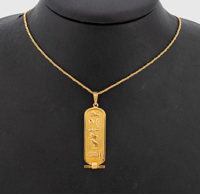 18 kt Gold Anhänger, GG 750/000 gepr., Darstellung von Hieroglyphen, an Kette 18 kt Gold, L. ca. 39 cm, ca. 6.0 g