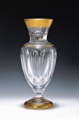 Große Blumenvase, Saint Louis, Thistle, 20. Jh., farbloses Kristallglas, Wandung mit Ovalschliff, Fuß und Rand mit umlaufender floral geätzter ...