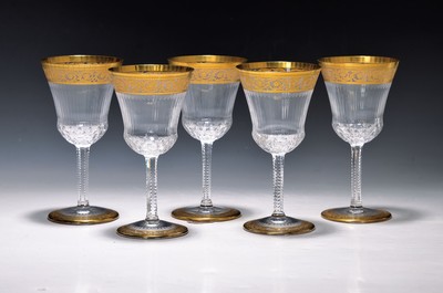 8 Rotweingläser, Saint Louis, Thistle, 20. Jh., farbloses Kristallglas, mit umlaufender floral geätzter Goldbordüre, gemarkt, H.ca. 16 cm