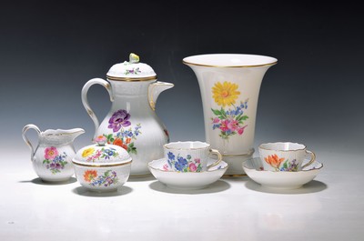 Mokka-/Espressoservice, Meissen, Neu Brandenstein, Blume III, 20. Jahrhundert, 2. Wahl, Mokkakanne, Zuckerdose, Sahnegießer, 12 Tassen mit ...