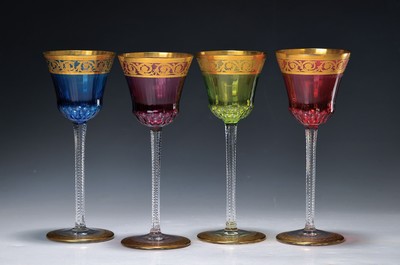6 Weinrömer mit bunter Kuppa, Saint Louis, Thistle, 20. Jh., farbloses Kristallglas, mit umlaufender floral geätzter Goldbordüre, gemarkt, H.ca. ...