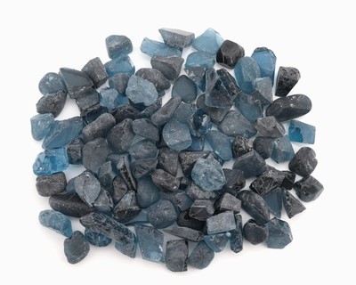 Lot lose Blautopas-Rohsteine, ca. 853 ct, versch. Größen und Formen