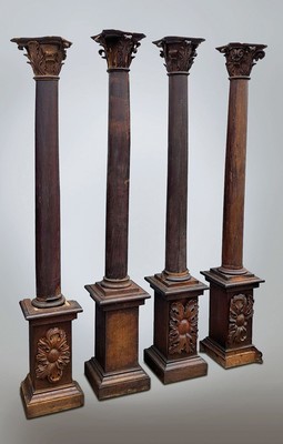 Vier Säulen mit Postamenten, Barock, 18. Jh. , Eiche massiv, aufgelegte Schnitzerei, reich beschnitzte Kapitelle, eine Säule mit Zapfen, jede ...