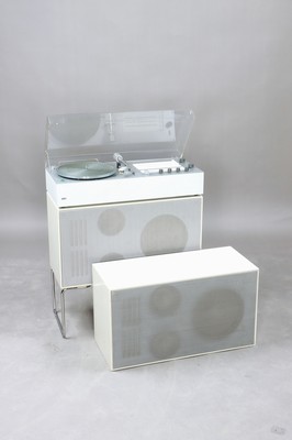 Kompaktgerät Audio 250 und zwei Lautsprecher L 50 auf Kufe, Braun, Entwurf Dieter Rams 1967, Beschriftung komplett, Haube im guten Zustand, seltene ...