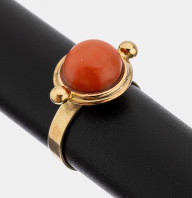 14 kt Gold Korallen-Ring, GG 585/000 gepr.,schlicht, runder Korallen-Cabochon, D. ca. 9.5mm, RW 52, ca. 3.8 g, Versand nur innerhalb der EU