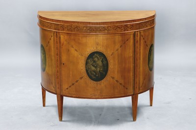 Halbschrank/Demi-Lune, im klassizistischem Stil, um 1900, Kirschbaumfurnier, mit verschiedenen Hölzern furniert, Tür und Seiten medaillonförmig ...