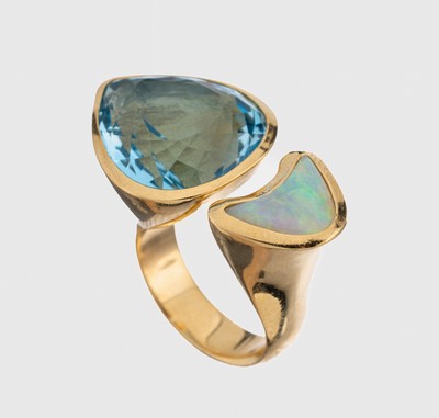 18 kt Gold Topas-Opal-Ring, GG 750/000, hochwertige Einzelanfertigung eines renommierten Idar-Obersteiner Goldschmieds, außergewöhnliche ...