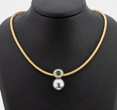 18 kt Gold Zuchtperl-Smaragd-Brillant -Anhänger, GG 750/000, Einzelanfertigung eines renommierten Idar-Obersteiner Goldschmieds, gr. ...