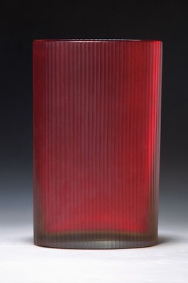 Sommerso Vase, Venini, Murano, datiert 2003, farbloses Glas, in Sommerso-Technik, gelbe Zwischenschicht, roter Überfang, ovaler Korpus, kannelierte ...
