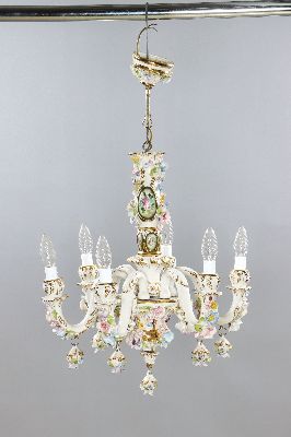 Porzellanleuchter, Capodimonte, Italien, 2.Hälfte 20.Jh., Porzellan, farbig staffiert bemalt von C. Villani, applizierte Blüten z.T. best., ...