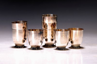 8 Becher aus Silber, Wilkens, wohl 70er Jahre, 925er Sterlingsilber, wohl Schnapsbecher, mit gewelltem Fuß, H. ca. 4.5 cm, zwei Eierbecher 835er ...