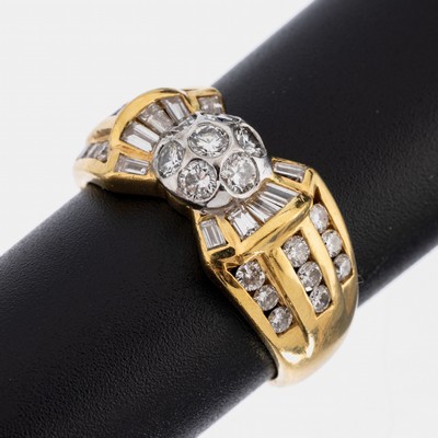 18 kt Gold Diamant-Ring, GG/WG 750/000, 25 Brillanten zus. ca. 0.89 ct Weiß/si, 10 Diamantbaguettes zus. ca. 0.30 ct Weiß/si, RW 55, ca. 8.6 g