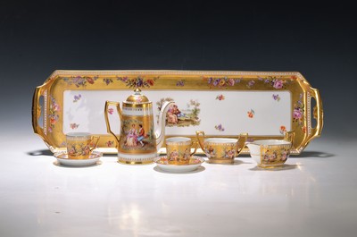 Mokkaservice, Fraureuth, um 1900, reiche Goldstaffage mit figürlichen, Szenerien und Blümchen, großes rechteckiges Tablett, Mokkakanne, 6 Tassen ...
