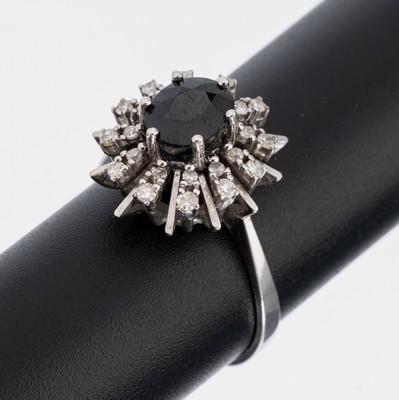 14 kt Gold Saphir-Diamant-Ring, WG 585/000,ovalfacett. Saphir ca. 1.40 ct 23 8/8- Diamanten (1 Stein fehlt) zus. ca. 0.18 ct Weiß/p, ca. 4.9 g, RW ...