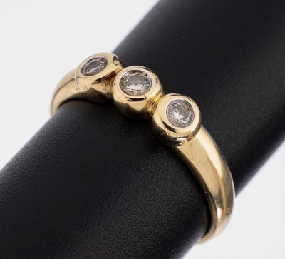14 kt Gold Brillant-Ring, GG 585/000, 3 Brillanten zus. ca. 0.15 ct Weiß/si, ca. 2.5g, RW 58