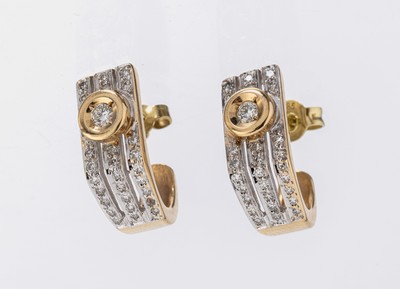 Paar 14 kt Gold Diamant Ohrstecker, GG/WG 585/000, 2 Brillanten und 54 8/8-Diam. zus. ca. 0.48 ct Weiß/si, total ca. 6.6 g, L ca. 2 cm