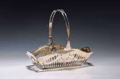 Henkelkörbchen, klassizistisch, 20. Jh., 900er Silber, Wandung in Durchbrucharbeit, Weinlaubdekor, partiell vergoldet, teilweise berieben, ca. 19 x ...