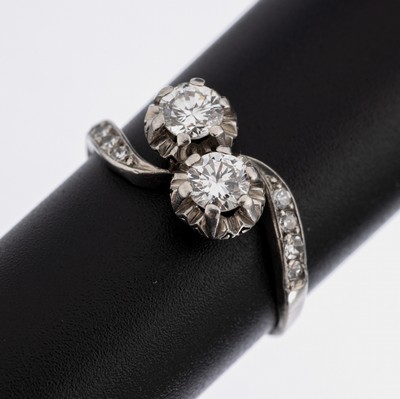 Platin Diamant-Ring, Pt gepr., mittig 2 erhaben gefasste Brillanten zus. ca. 0.55 ct Weiß/p 1, Ringschultern mit 8 8/8-Diamanten zus. ca. 0.08 ct ...