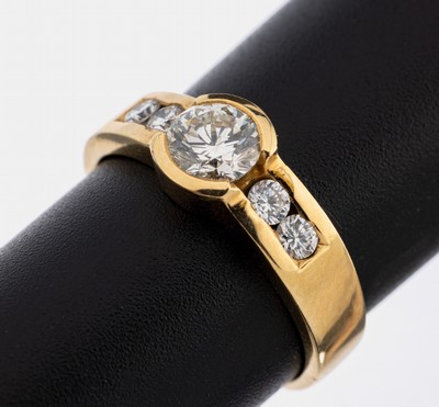 18 kt Gold Brillant-Ring, GG 750/000, 5 Brillanten zus. ca. 0.75 ct Weiß/p1 (vermutlich reinheitsbeh.) RW 54, ca. 4.6 g