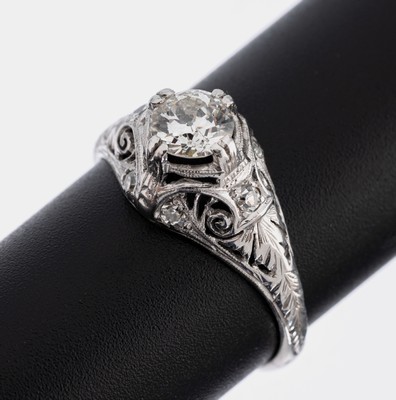 Platin Diamant-Ring, Pt gepr., mittig Altschliffdiamant ca. 0.60 ct l. get. Weiß/p1,durchbrochen gearbeitet, 4 8/8-Diamanten zus. ca. 0.12 ct ...