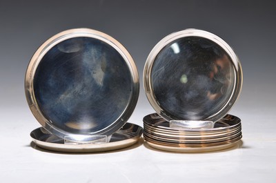 2 silberne Flaschenuntersetzer und 11 Gläseruntersetzer, Sterlingsilber, deutsch, 20. Jh., D. 11/9.5 cm, ca. 980 g