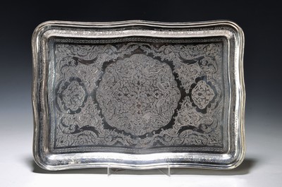 Rechteckiges Tablett, indo-persisch, 20.Jh., Silber geprüft, Reste von Punzierung, gravierter Dekor mit Fabeltieren, ca. 25 x 36 cm, ca. 950 g