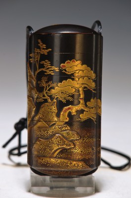 Schwarzlack-Inro, Japan, Meji-Periode,, schwarzlack mit Goldmalerei, Landschaft mit Vogel, 6-tlg., Vergoldung im Bereich des Vogels beschädigt, ca. ...