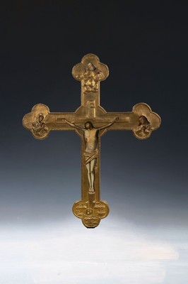 Großes Vortrage- bzw. Prozessionskreuz, um 1880-90, Holz, beidseitig bemalt mit dem gekreuzigten Christus und der Auferstehung, orderseite mit ...