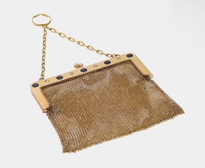 9 kt Gold Saphir-Diamant-Abendtasche, um 1900, GG 375/000, aufwendig aus verschlungenen Goldösen, Bügel mit 5 ovalfacett. Saphire zus.ca. 7.0 ct, 4 ...