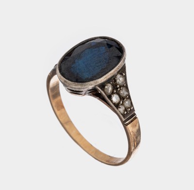 Art Deco Platin Saphir-Diamant-Ring, um 1920, Pt und RG 585/, ovalfacett. Saphir ca. 2.0 ct, 12 Diamantrosen zus. ca. 0.20 ct, RW 55, ca. 3.2 g, ...