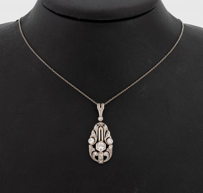 14 kt Gold Art Deco Diamant-Anhänger, um 1930, WG 585/000, geometrisch durchbrochen, 16 Altschliffdiamanten und 8/8-Diamanten zus. ca.0.60 ct ...