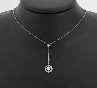 14 kt Gold Jugendstil Diamant-Collier, um 1900, GG 585/000 gepr., Mittelteil zeittyp.schauseitig Platin, 1 Altschliffdiamant und 14Diamantrosen zus. ...